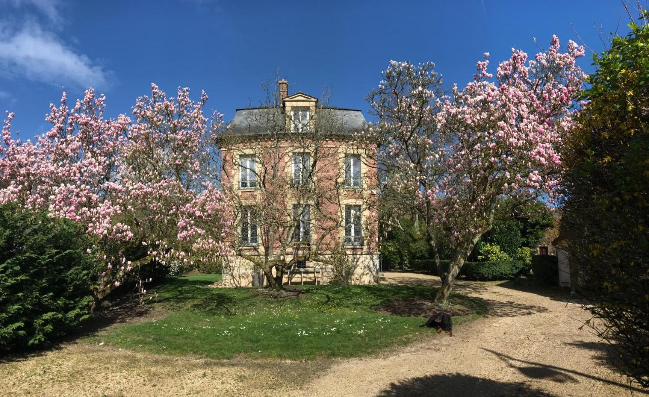 L'Atelier Des Magnolias Bed & Breakfast Aumont-en-Halatte Екстериор снимка