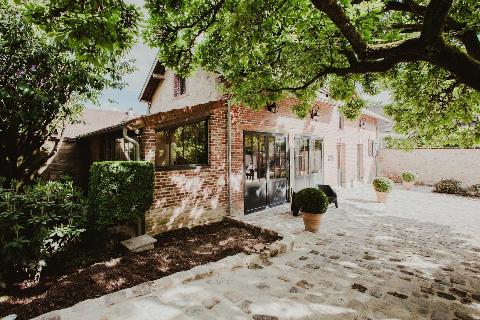 L'Atelier Des Magnolias Bed & Breakfast Aumont-en-Halatte Екстериор снимка